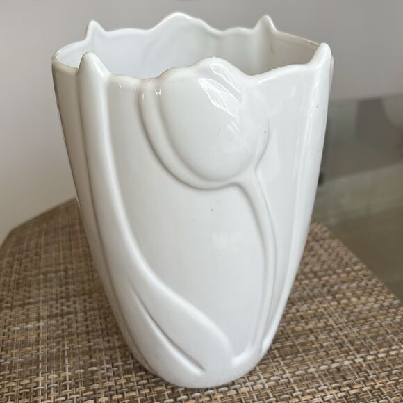 Colony Crafts La Tulipe White Vase Handcrafted in Portugal - Picture 2 of 6